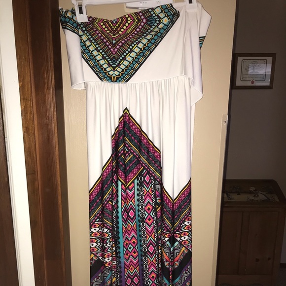 Patterned Maxi Dress - Picture 3 of 4